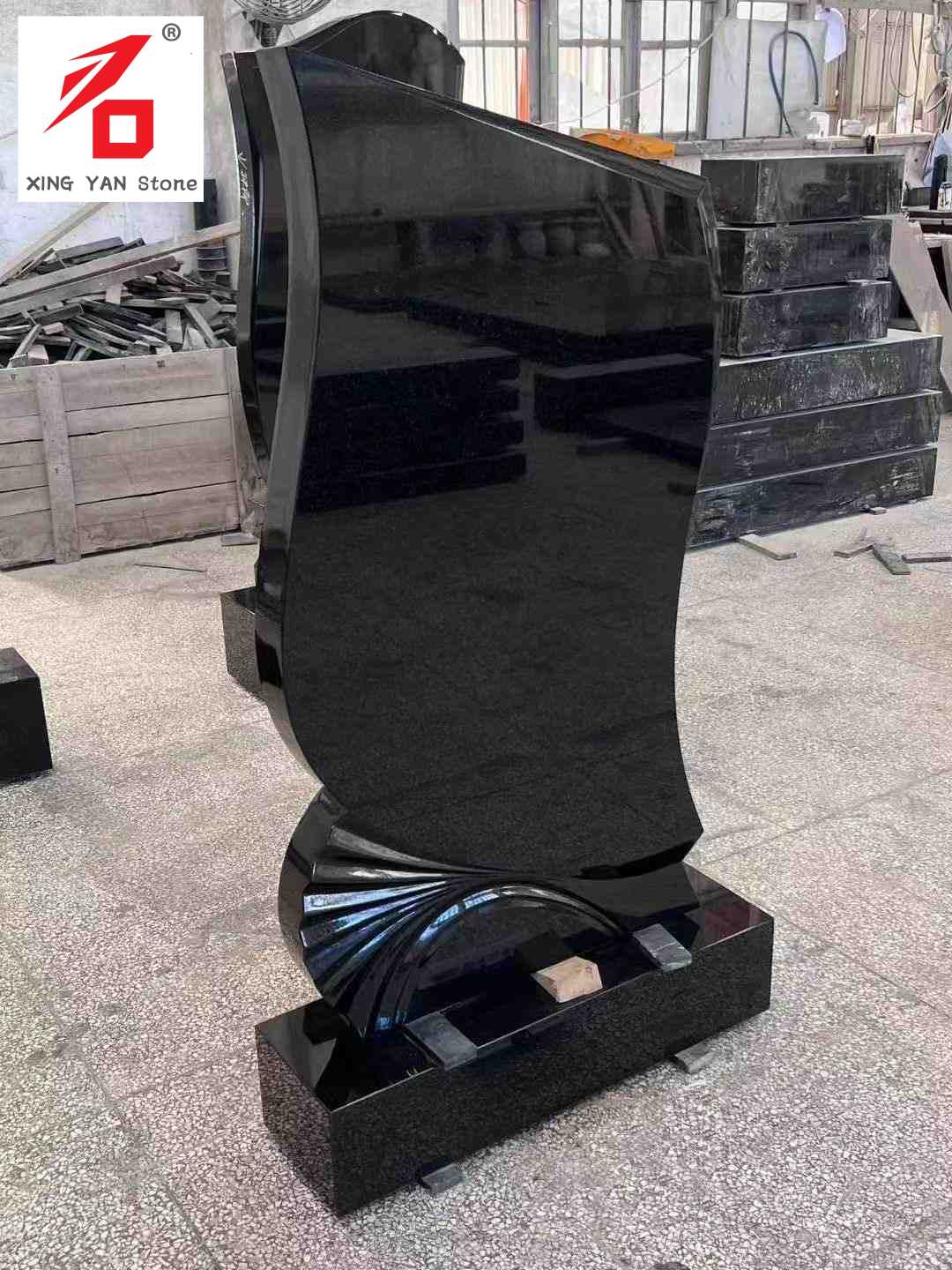 Lápide artística em formato preto