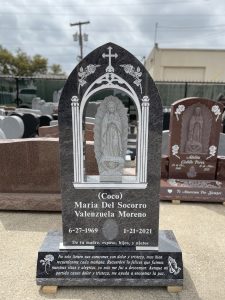 Figura religiosa de estilo europeu Tombsto de pedra